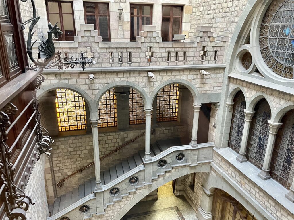 Fundació Balmesiana interior edifici entrada Barcelona