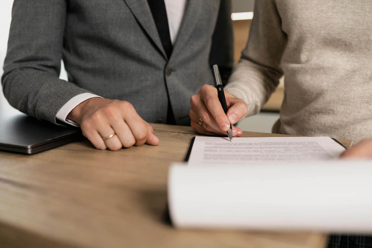Mansol retirada de documents confidencials